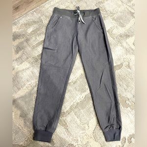 FIGS - woman’s graphite jogger scrub pant - regular - small - gently worn